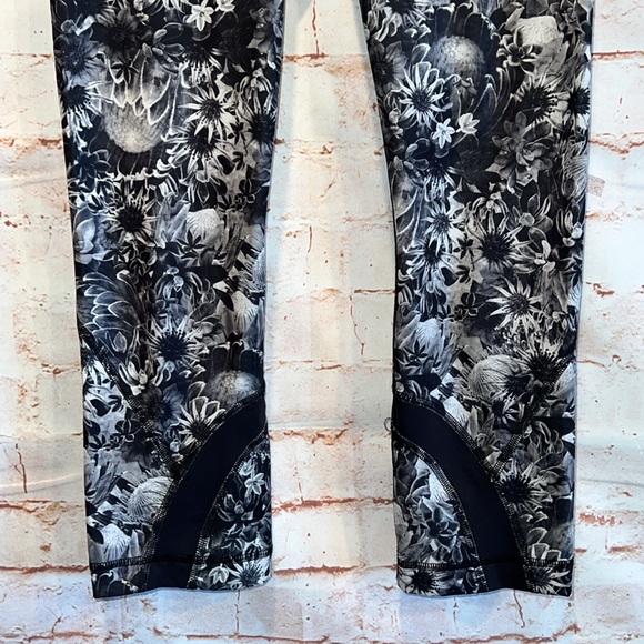 Lululemon Pants Womens 6 Run Inspire Crop Athletic Capri Activewear Floral Print - Picture 3 of 15